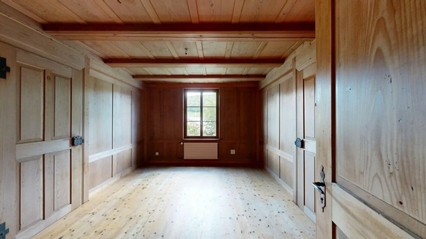 Large 8.5 Room Farmhouse Apartment in Seeberg - Photo 10 of 12