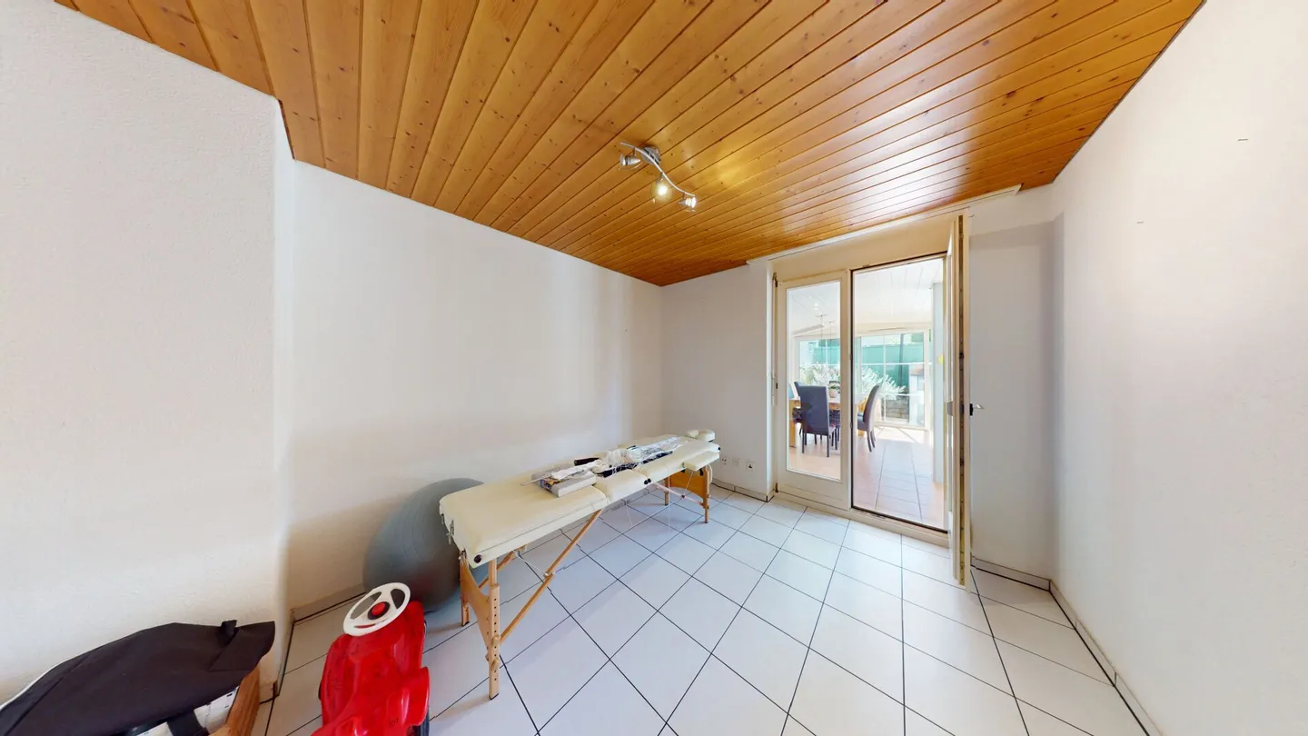 Maison jumelée exclusive de 6,5 pièces avec véranda ensoleillée et beaucoup de confort de vie - Photo 10 sur 17