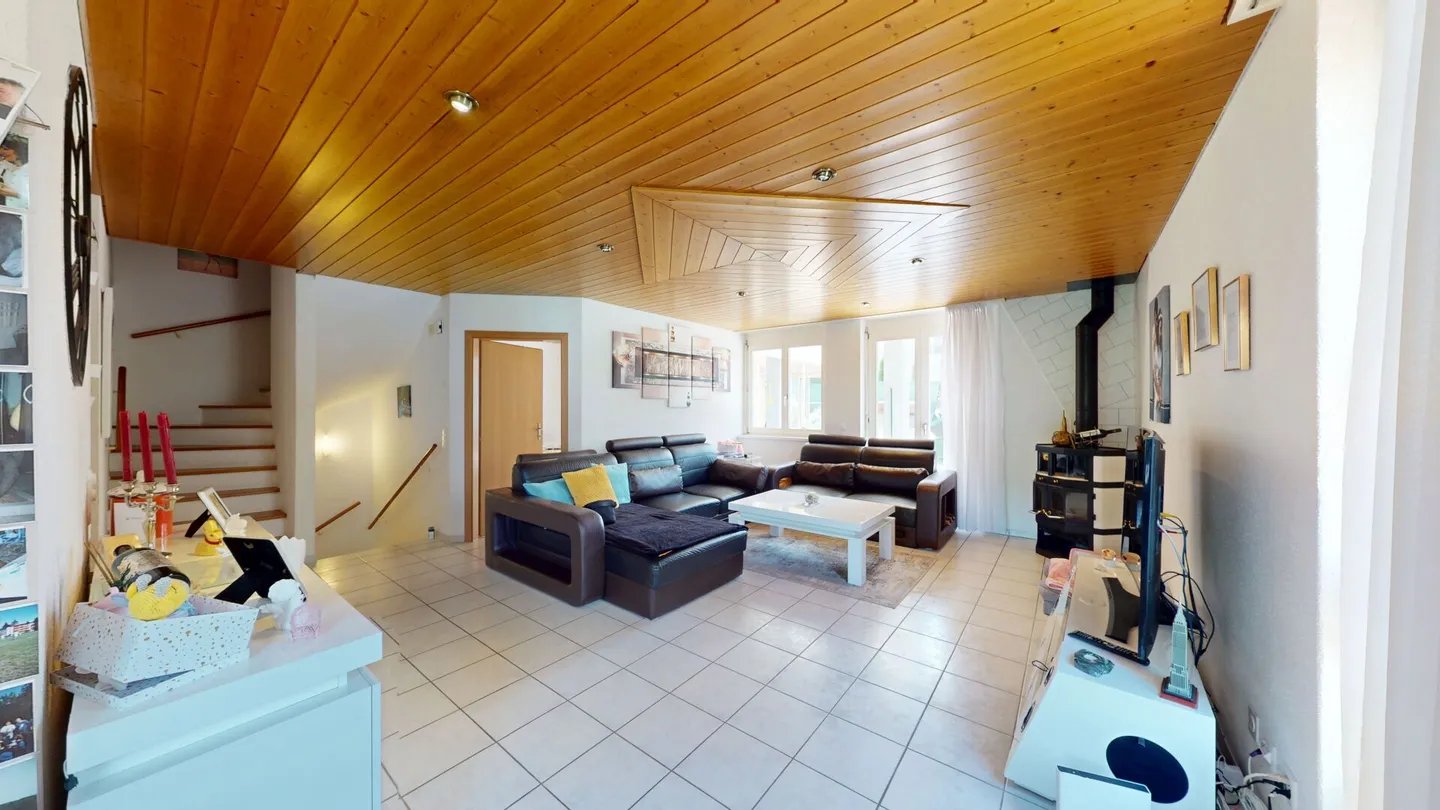 Maison jumelée exclusive de 6,5 pièces avec véranda ensoleillée et beaucoup de confort de vie - Photo 3 sur 17