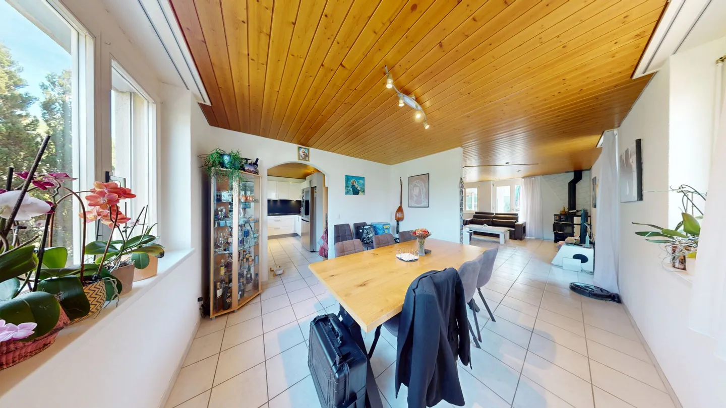 Maison jumelée exclusive de 6,5 pièces avec véranda ensoleillée et beaucoup de confort de vie - Photo 6 sur 17