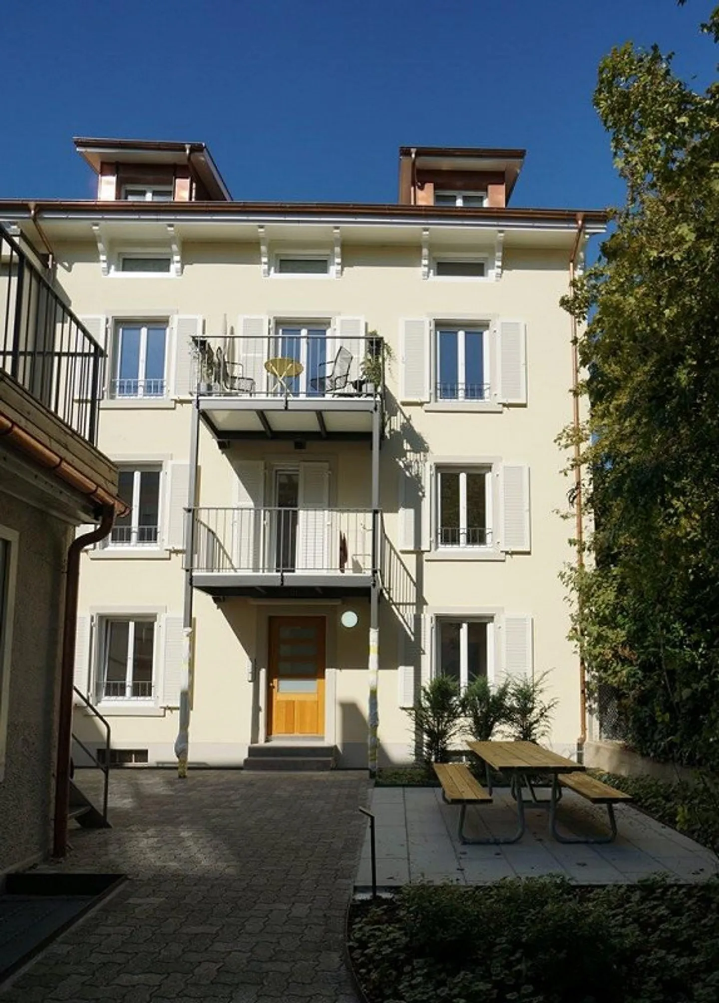 Renovated 1.5-room apartment near Spalentor - Photo 1 of 7