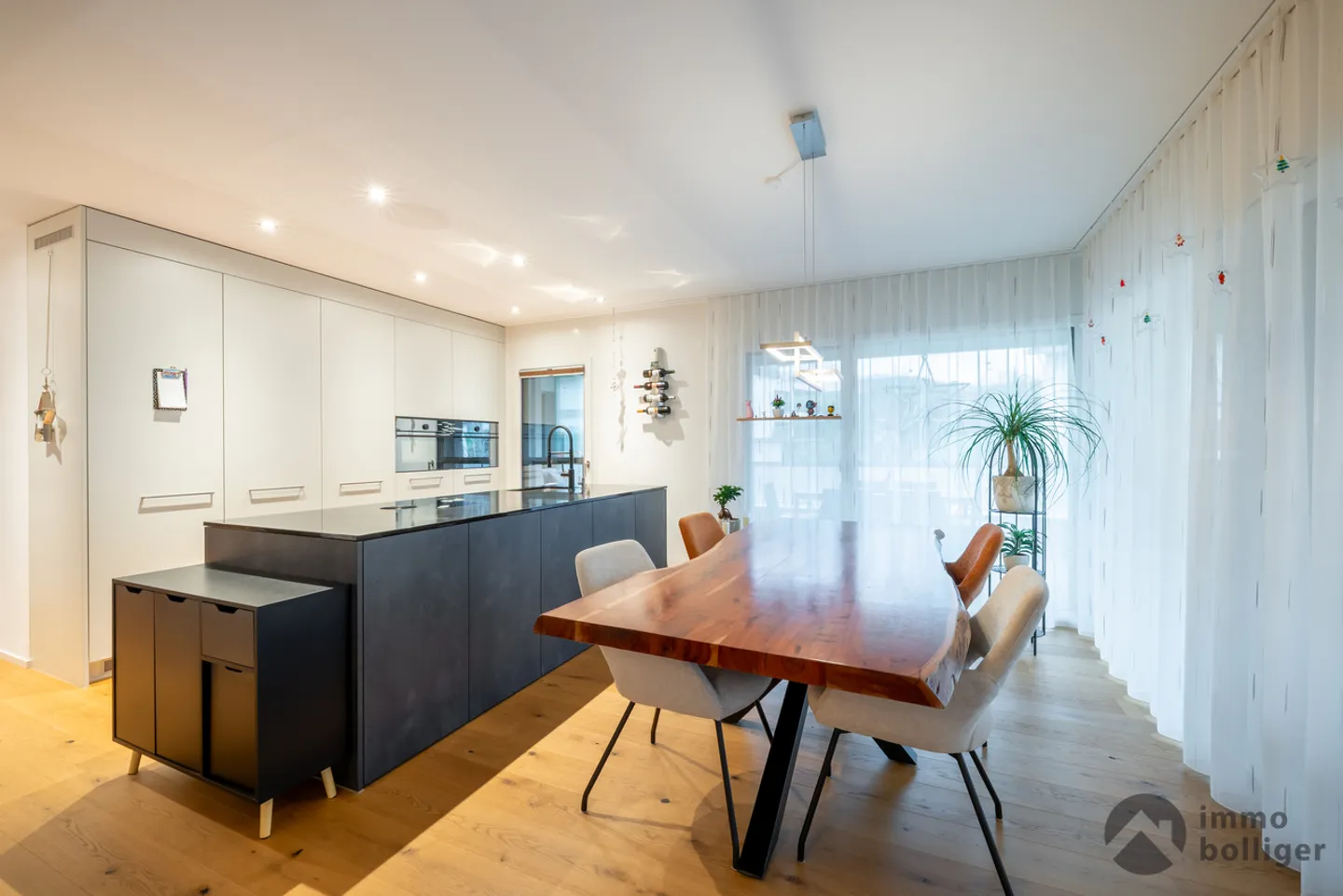 Vivere modernamente nella propria oasi residenziale - Foto 5 di 16