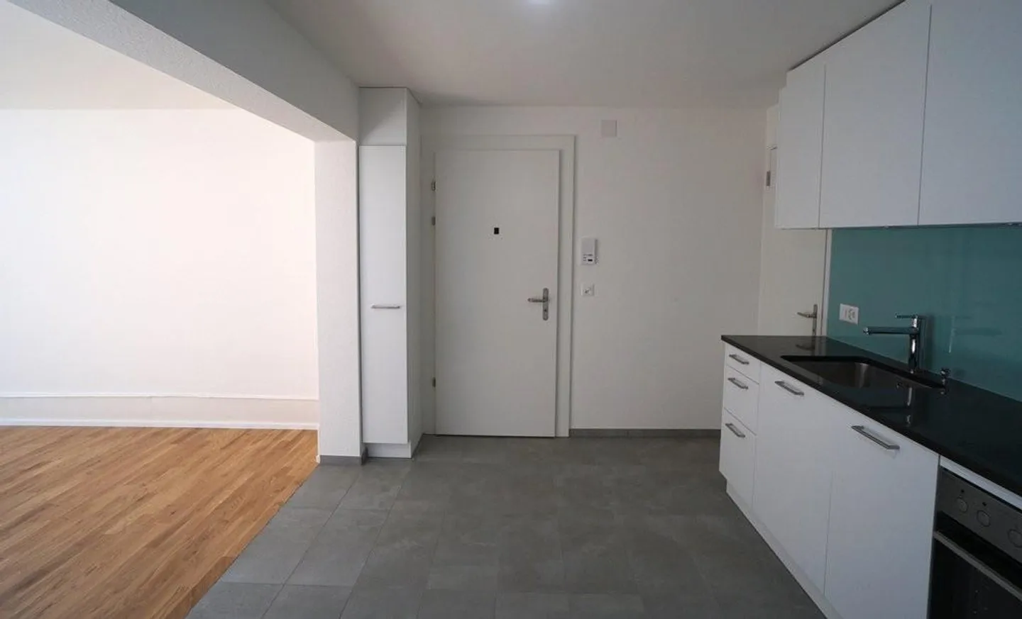 Renovated 1.5-room apartment near Spalentor - Photo 3 of 7