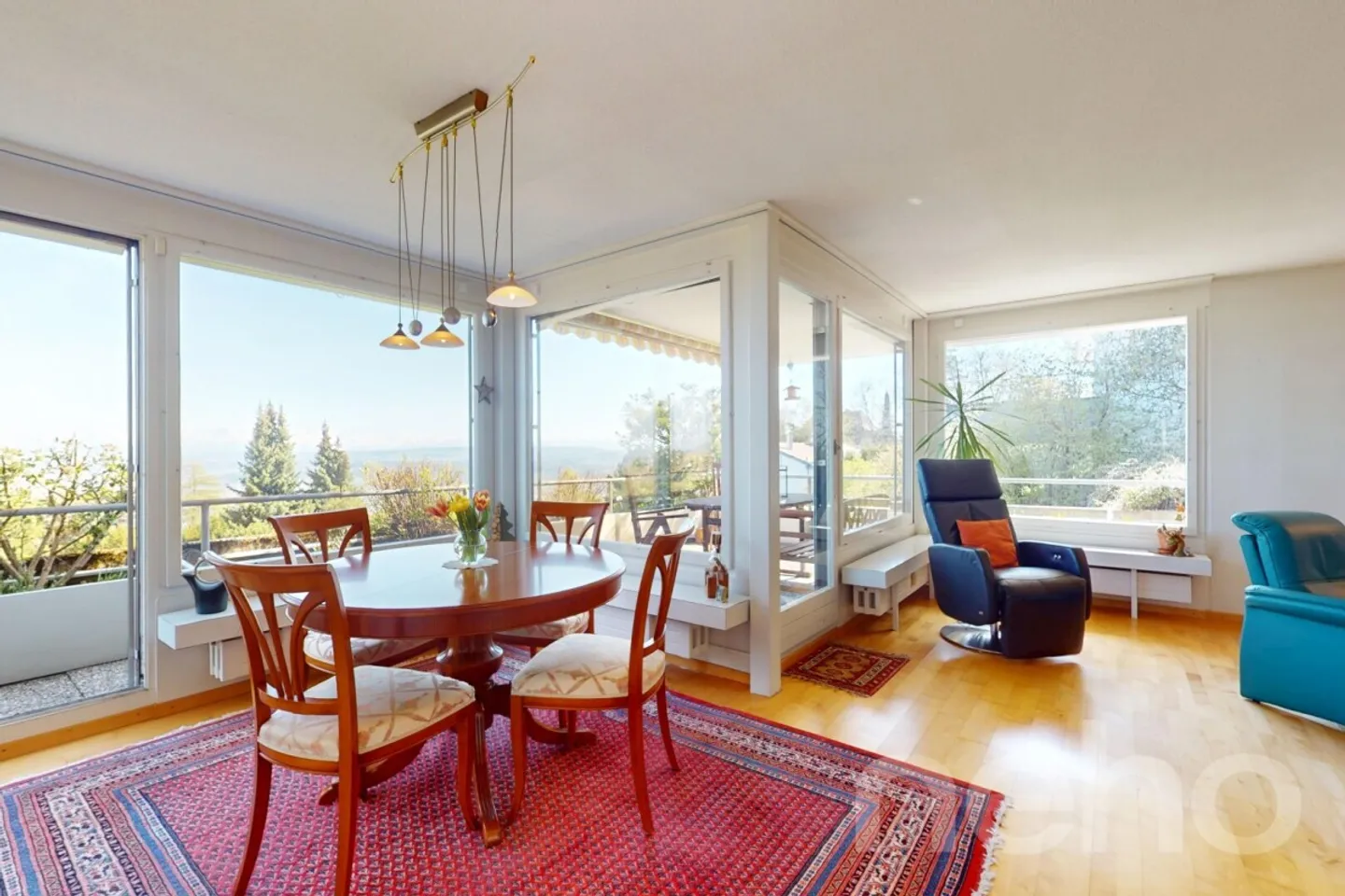 Superbo appartamento con terrazza e vista magnifica a Evilard - Foto 2 di 13