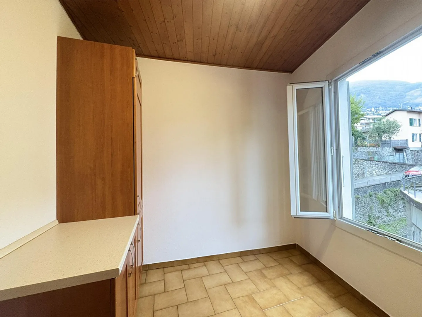 MURALTO, 2.5-room apartment for rent with private entrance - Photo 8 of 10