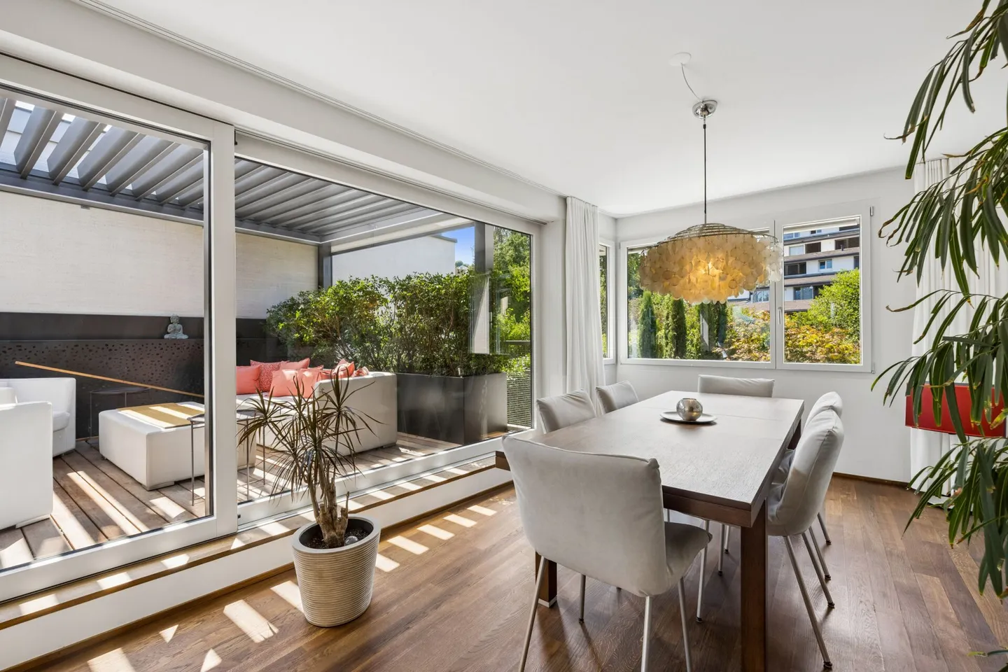 Attraente casa a schiera angolare di 5,5 stanze con vista sul lago e grande terrazza - Foto 3 di 15