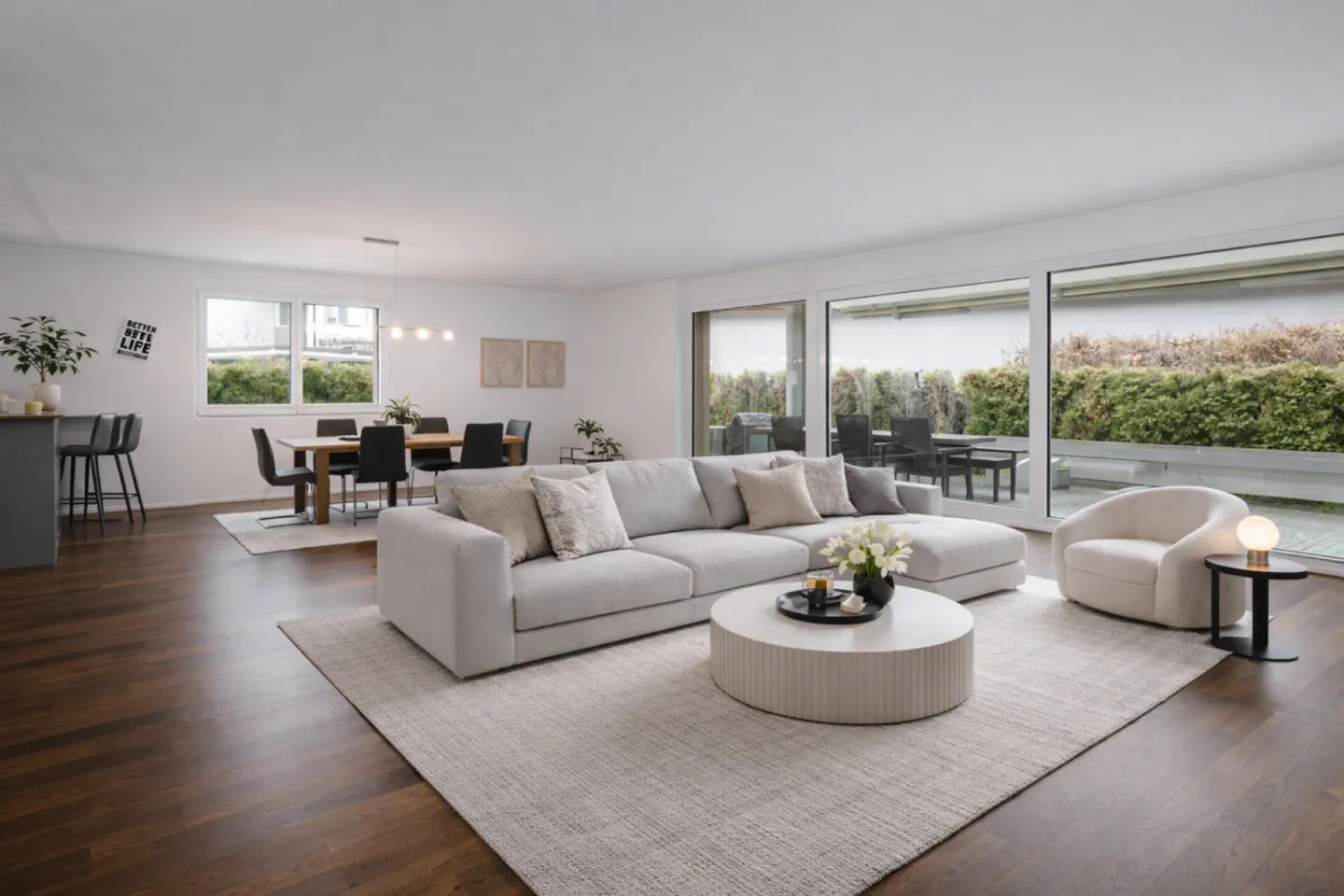 Spacious Garden Apartment - Stylish and Modern - Photo 1 of 7