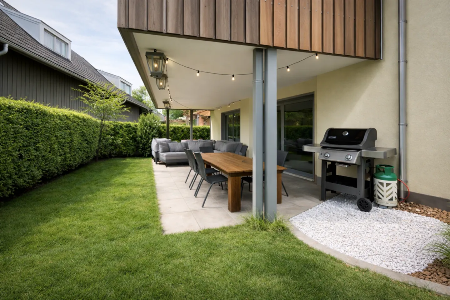 Spacious Garden Apartment - Stylish and Modern - Photo 5 of 7