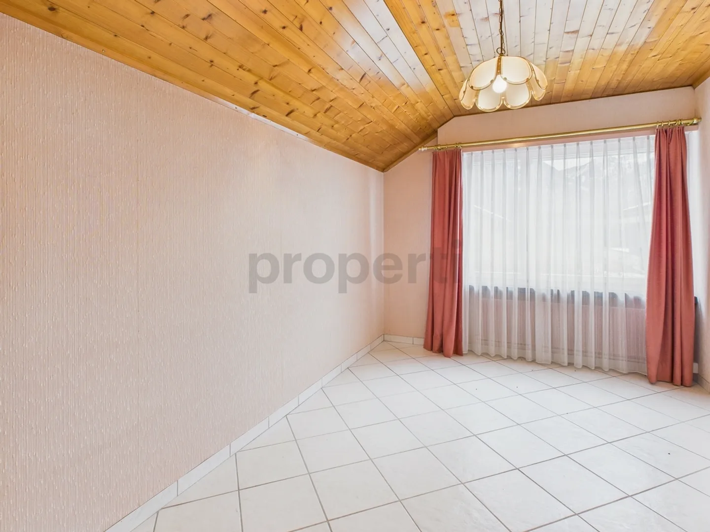 Spacious 6.5-room single-family house with garden in a unique location by the Aare in Interlaken - Photo 10 of 13