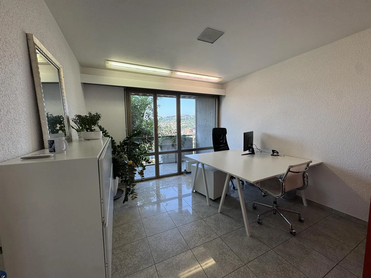 Mendrisio Center – Bright Office with Balconies, Cellar and TWO PARKING SPACES in the Underground Garage - Photo 4 of 12