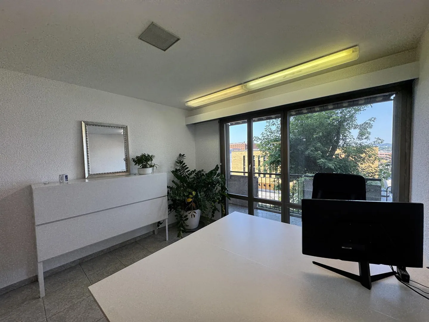 Mendrisio Center – Bright Office with Balconies, Cellar and TWO PARKING SPACES in the Underground Garage - Photo 5 of 12
