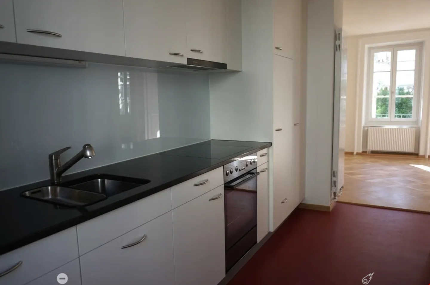 Appartement ancien rénové de 3 pièces avec balcon - Photo 4 sur 25