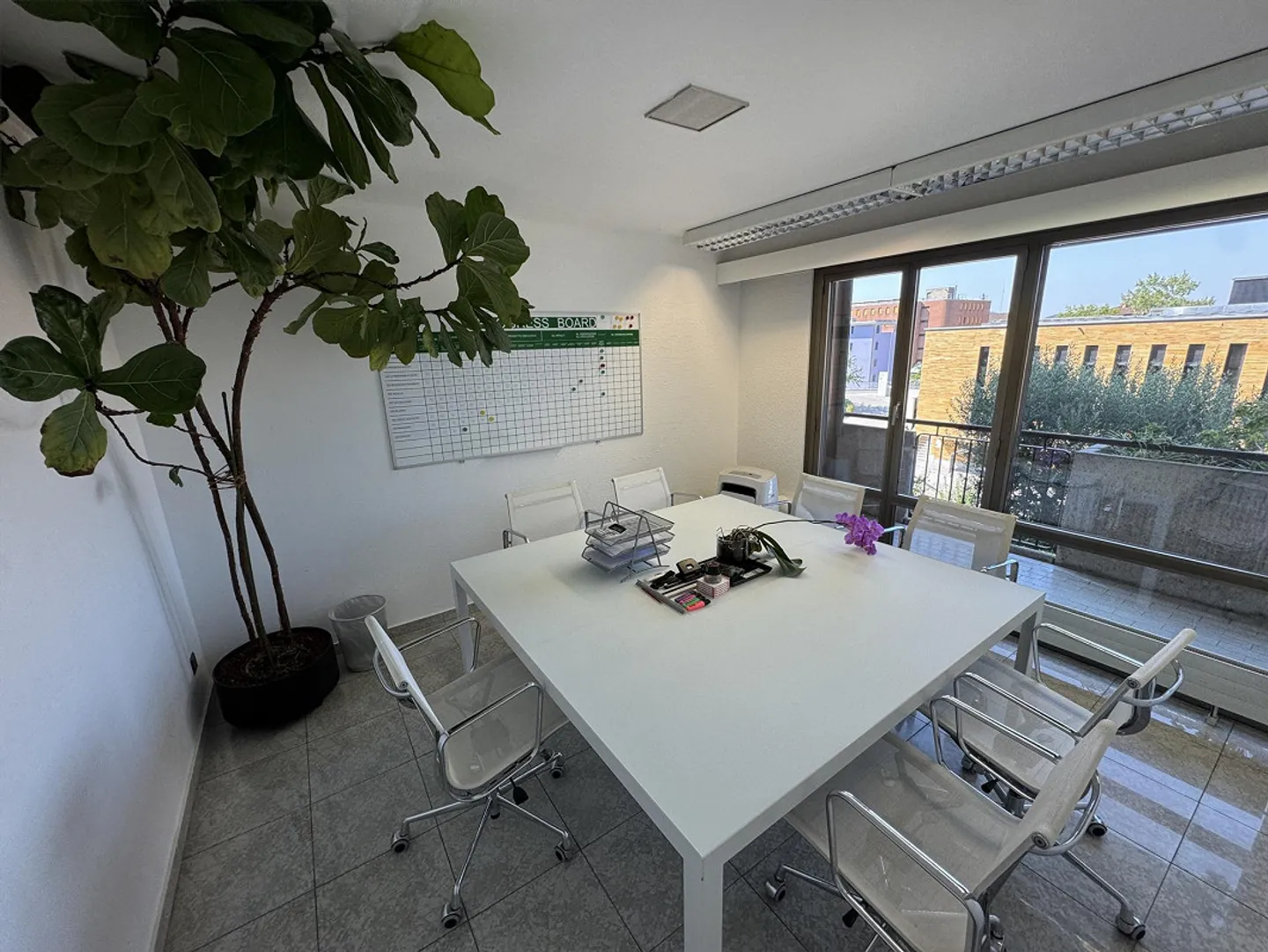Mendrisio Center – Bright Office with Balconies, Cellar and TWO PARKING SPACES in the Underground Garage - Photo 7 of 12