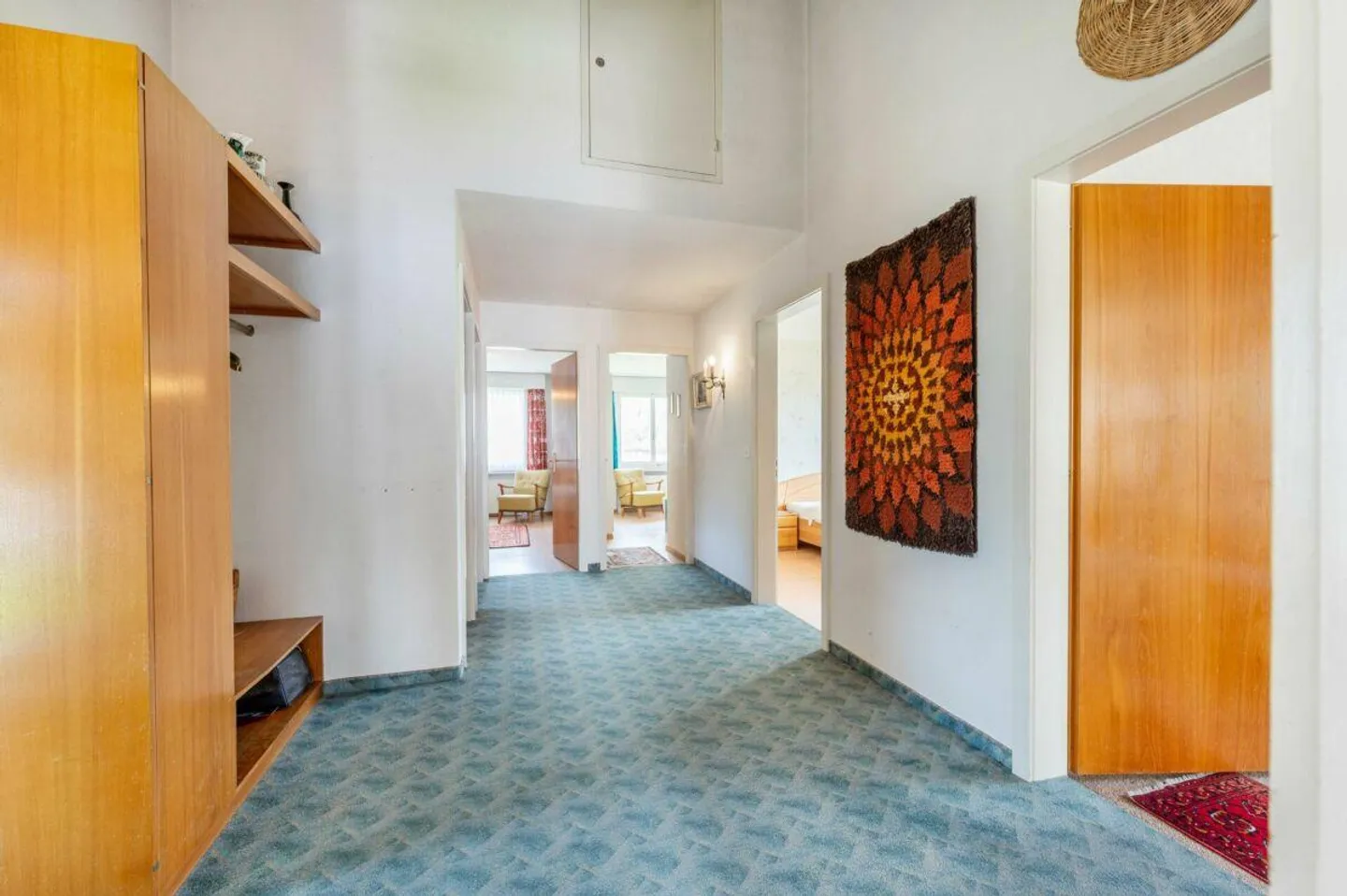 Casa unifamiliare di 4,5 stanze con grande giardino in una zona residenziale tranquilla e adatta alle famiglie! - Foto 4 di 17