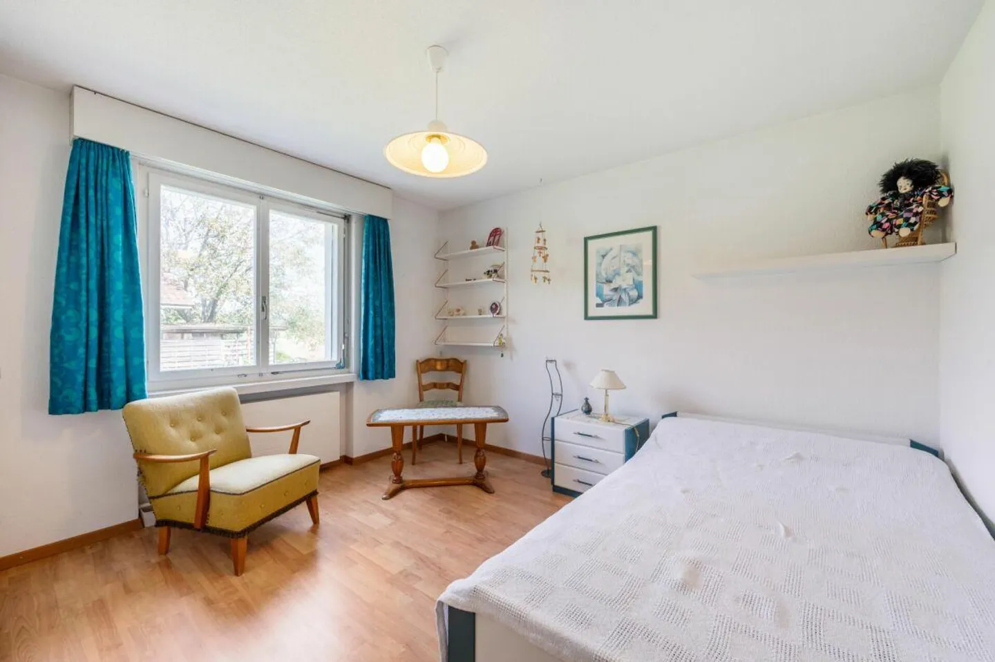 Casa unifamiliare di 4,5 stanze con grande giardino in una zona residenziale tranquilla e adatta alle famiglie! - Foto 11 di 17