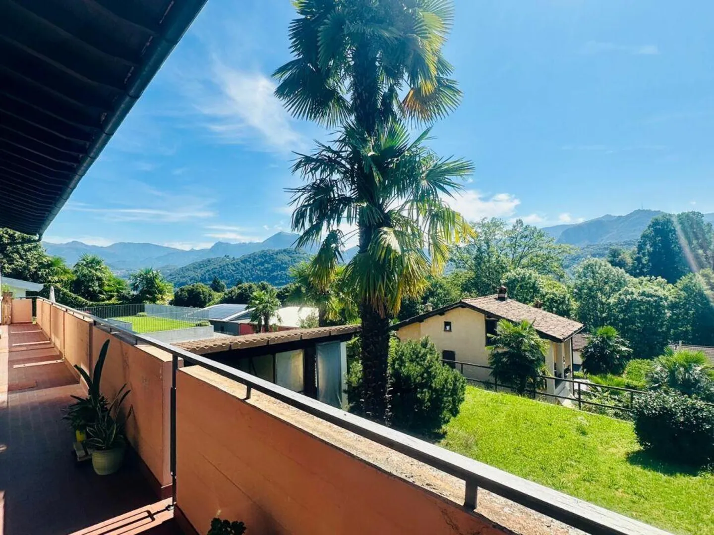 AGNO · DOPPELHAUSHÄLFTE MIT GARTEN IN EINEM WOHNGEBIET - Foto 2 von 11