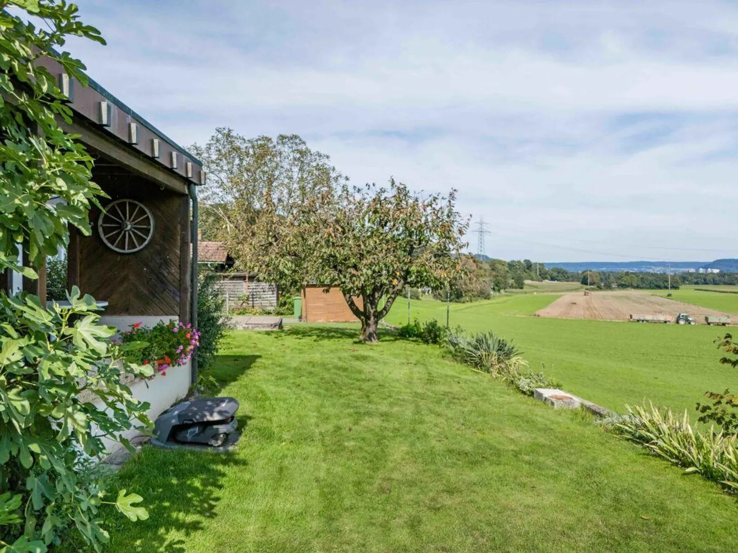 Casa unifamiliare di 4,5 stanze con grande giardino in una zona residenziale tranquilla e adatta alle famiglie! - Foto 13 di 17