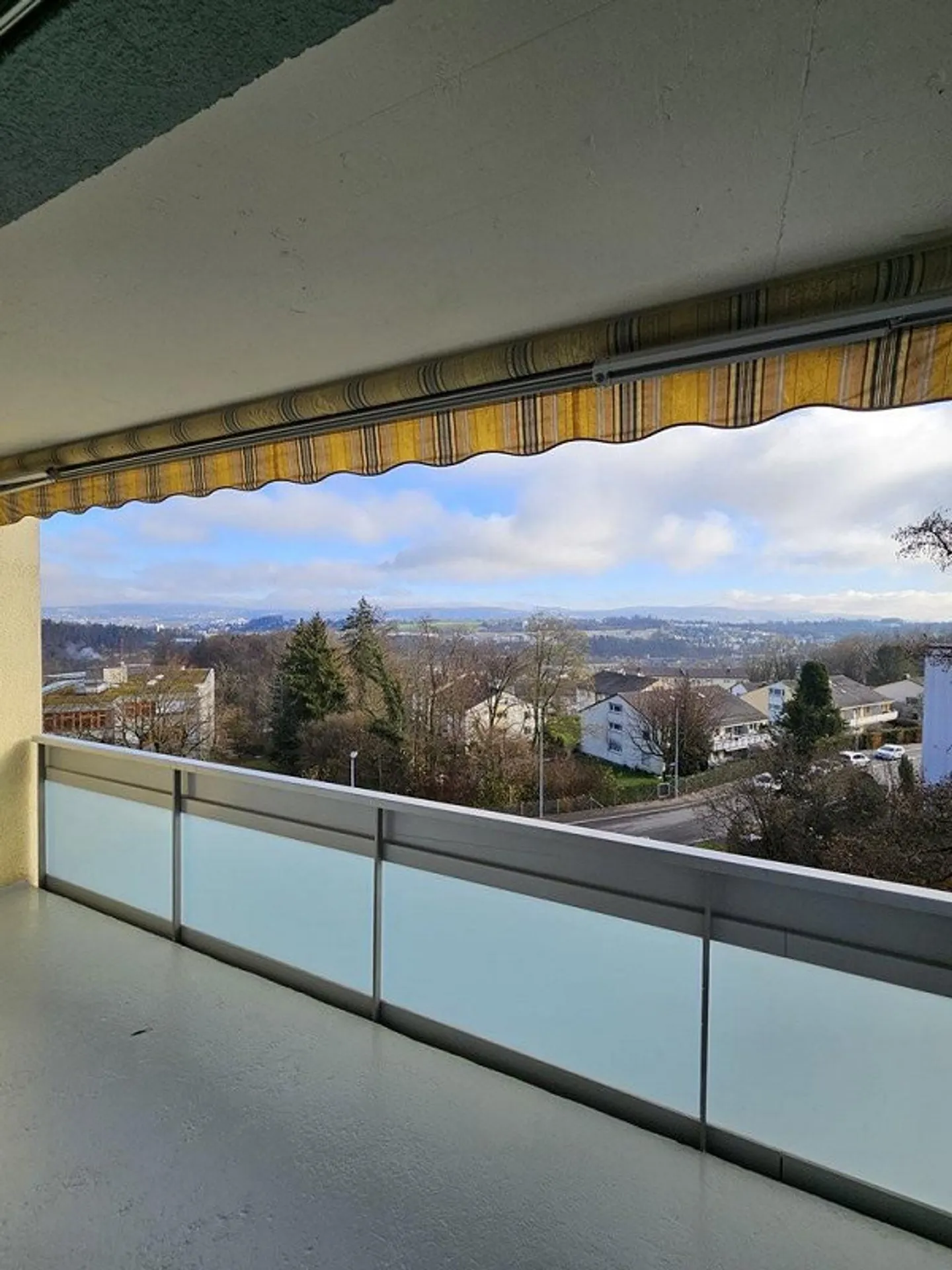 Modern apartment for rent in Adliswil - Photo 8 of 9