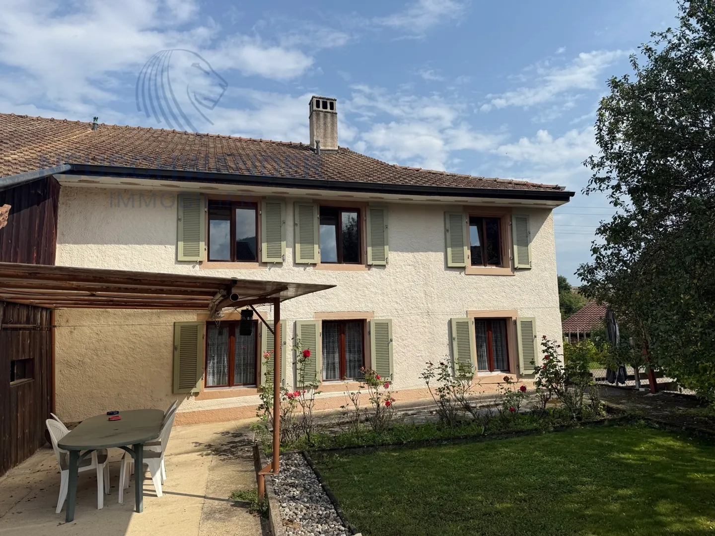 Residential building for sale - Photo 2 of 25