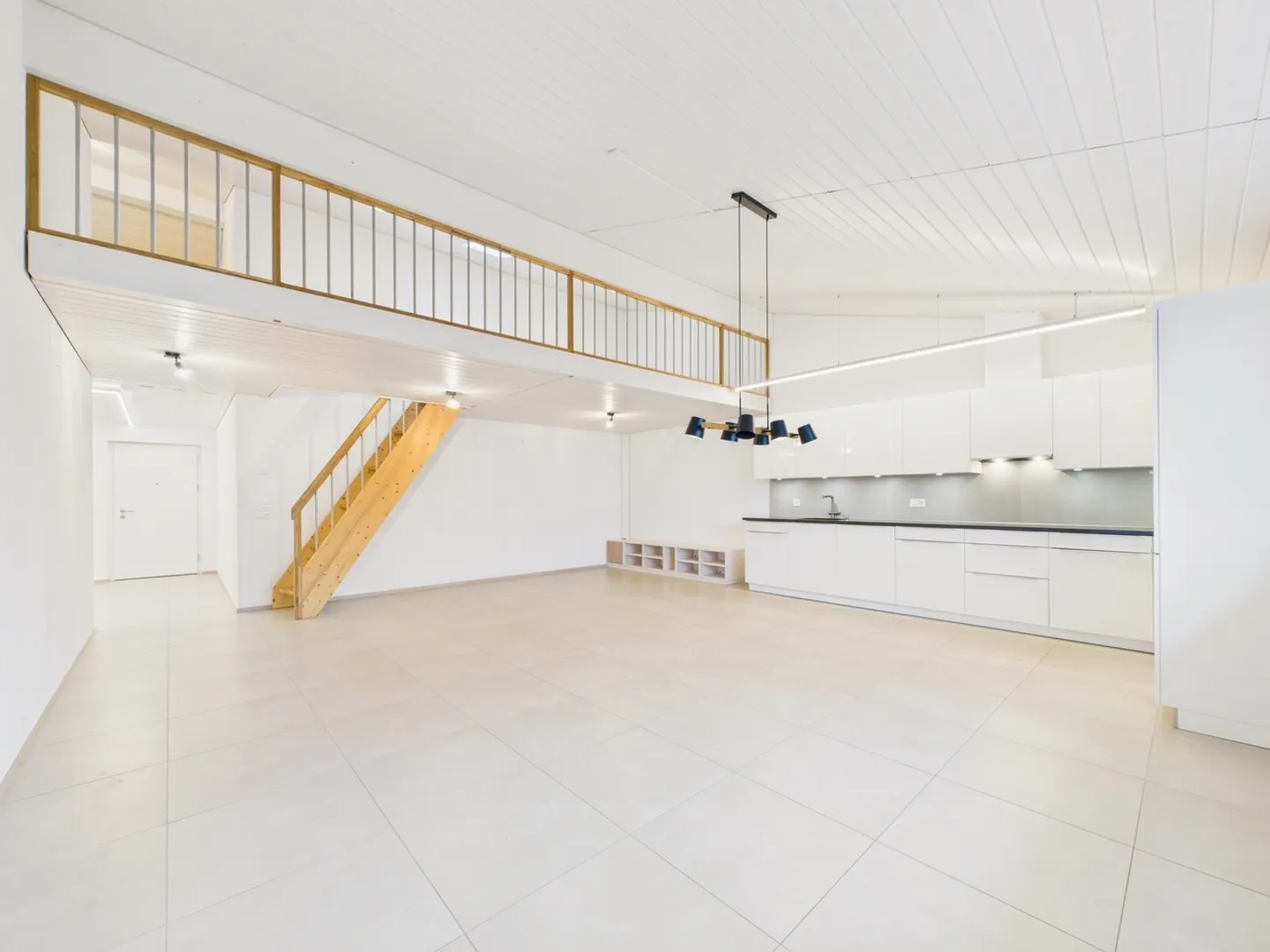 Spacious Maisonette with a View – Your New Home in Glarnerland - Photo 1 of 9