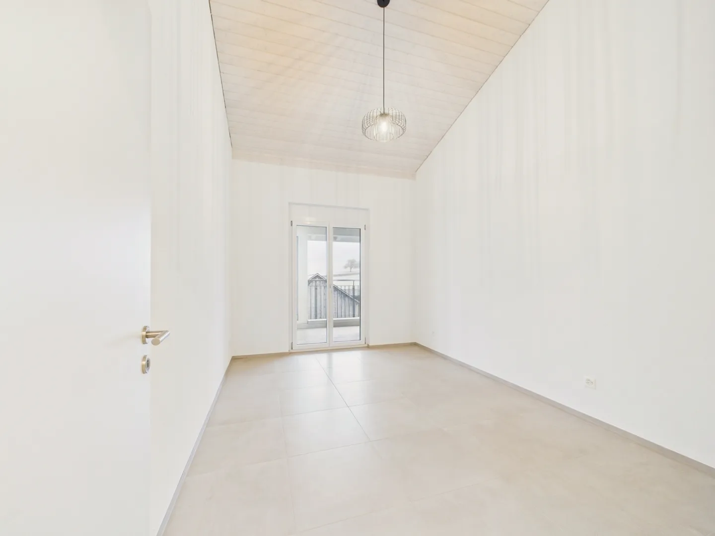 Spacious Maisonette with a View – Your New Home in Glarnerland - Photo 4 of 9