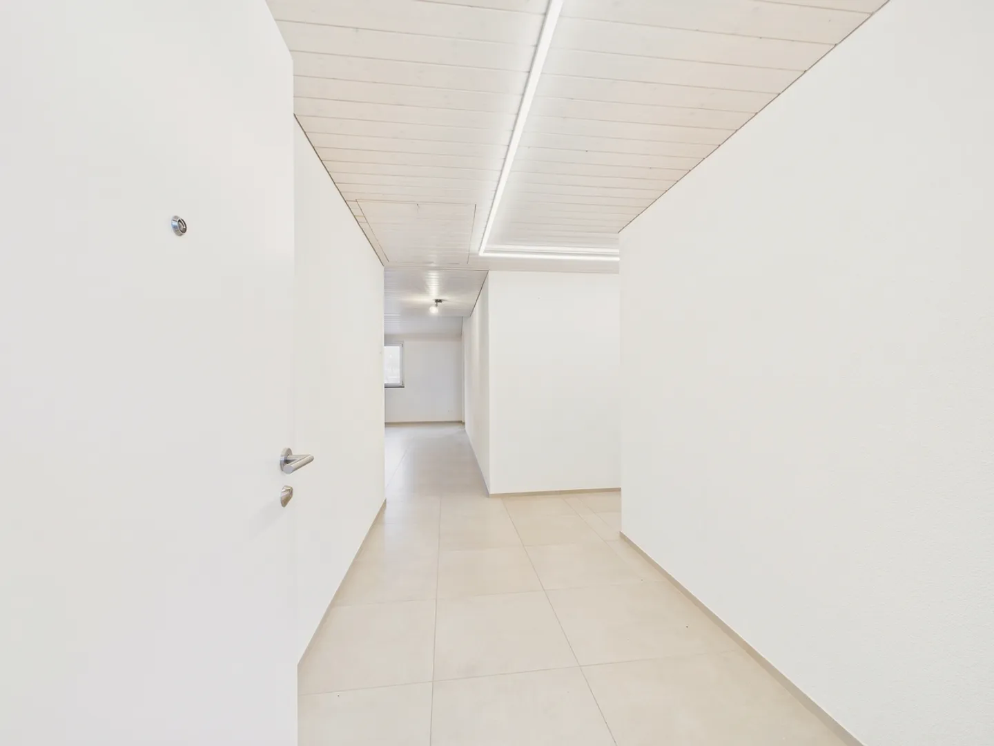 Spacious Maisonette with a View – Your New Home in Glarnerland - Photo 7 of 9