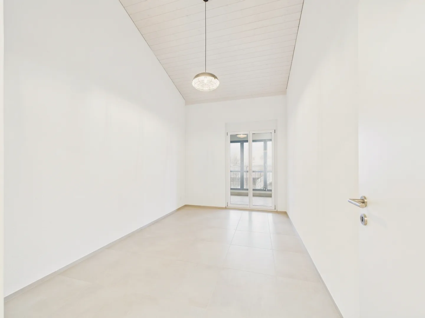 Spacious Maisonette with a View – Your New Home in Glarnerland - Photo 5 of 9