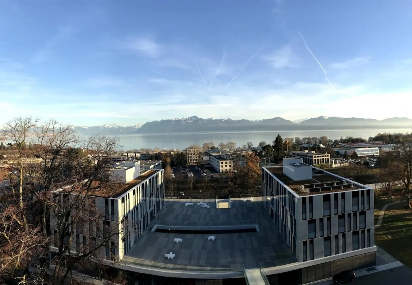 Bureaux de 500 m2 à 694 m2, superbe vue, cadre magnifique - Photo 1 sur 9