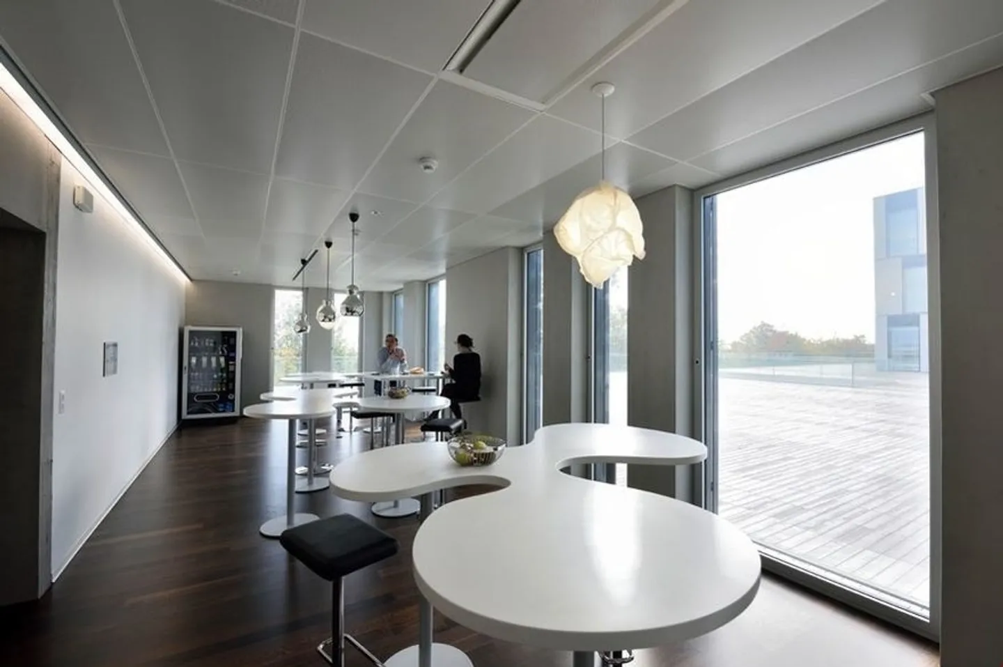 Bureaux de 500 m2 à 694 m2, superbe vue, cadre magnifique - Photo 6 sur 9