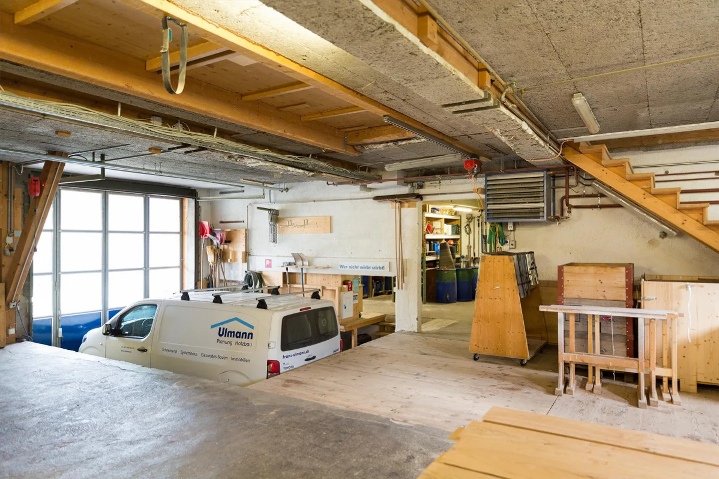 Atelier de menuiserie incluant machines et bureaux - Photo 22 sur 23