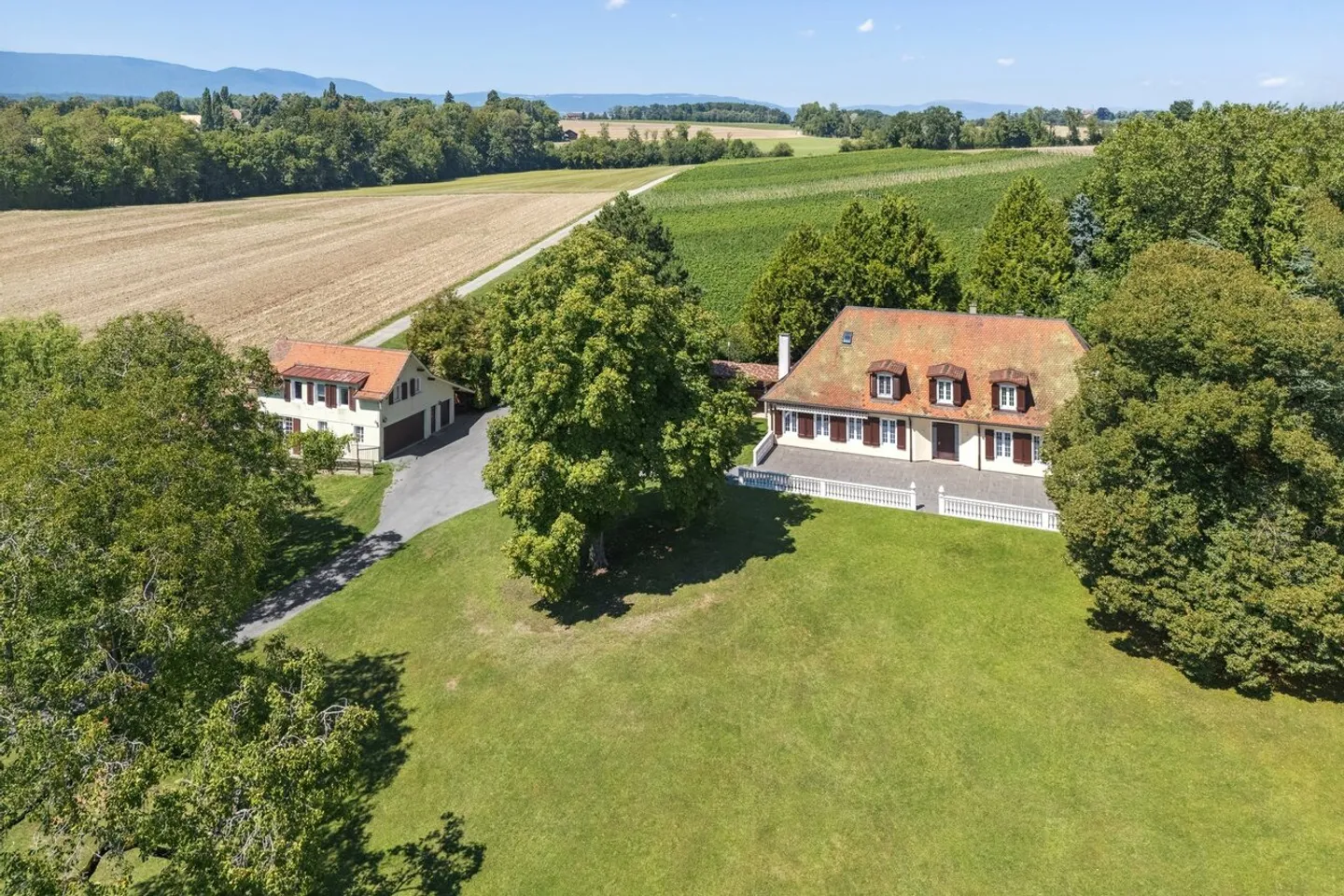 Alle porte di Morges, bella proprietà nel cuore di un grande parco - Foto 1 di 16