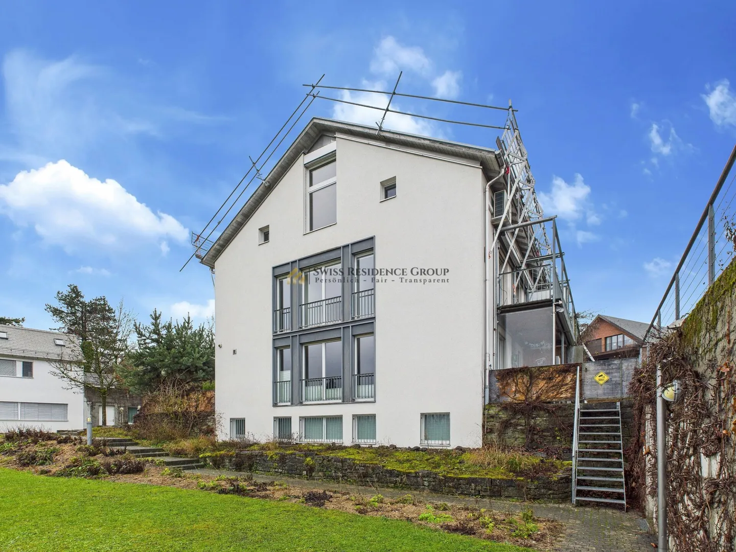 High-Quality Family Residence with Garden and Unobstructed View of Lake Greifen - Photo 1 of 18