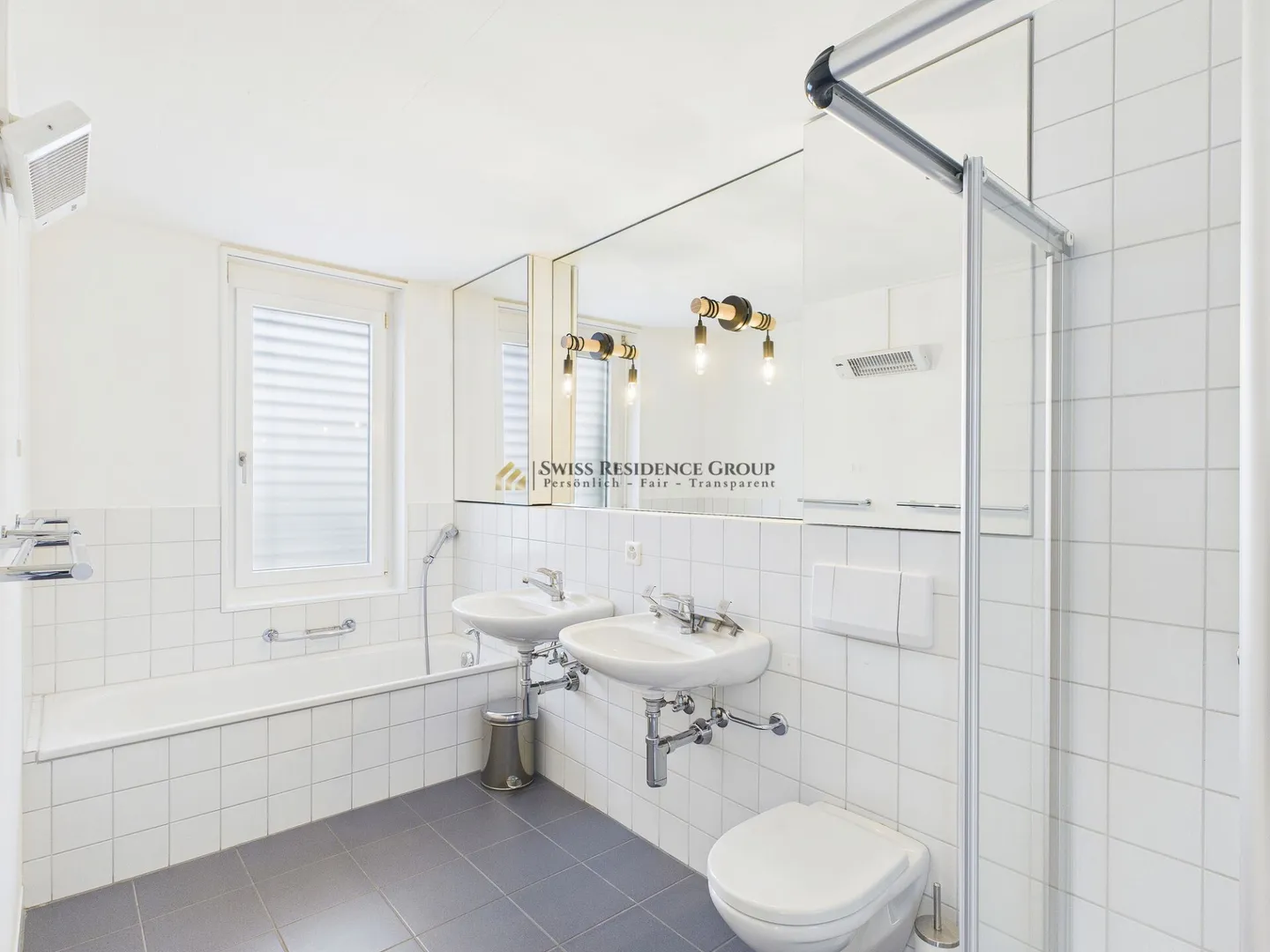 High-Quality Family Residence with Garden and Unobstructed View of Lake Greifen - Photo 10 of 18