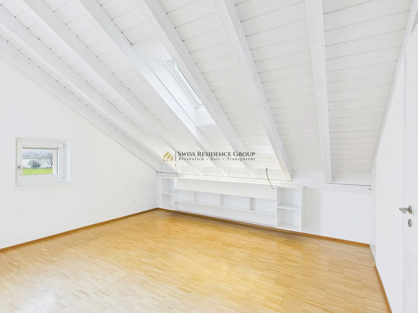 High-Quality Family Residence with Garden and Unobstructed View of Lake Greifen - Photo 12 of 18