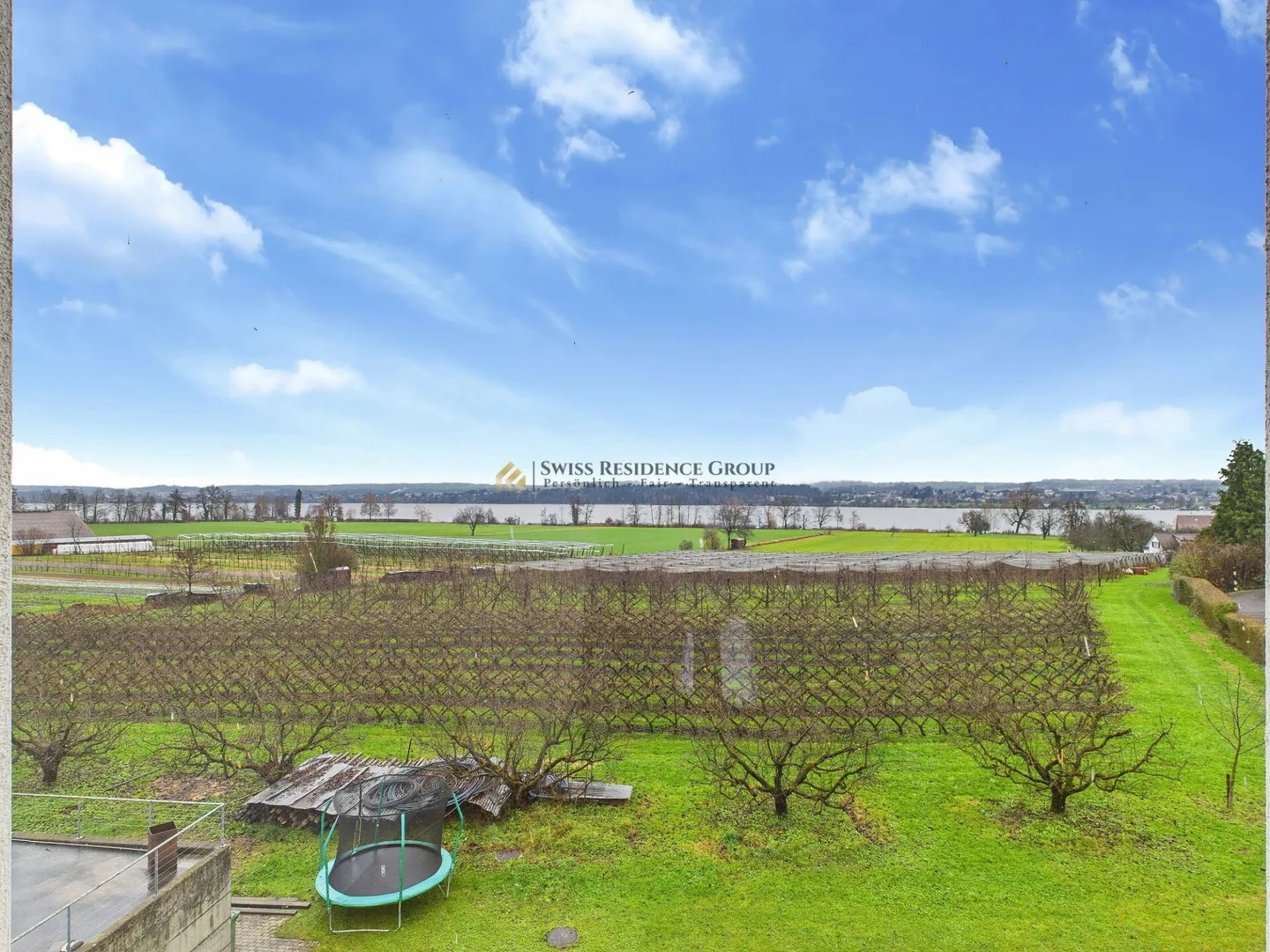 High-Quality Family Residence with Garden and Unobstructed View of Lake Greifen - Photo 17 of 18