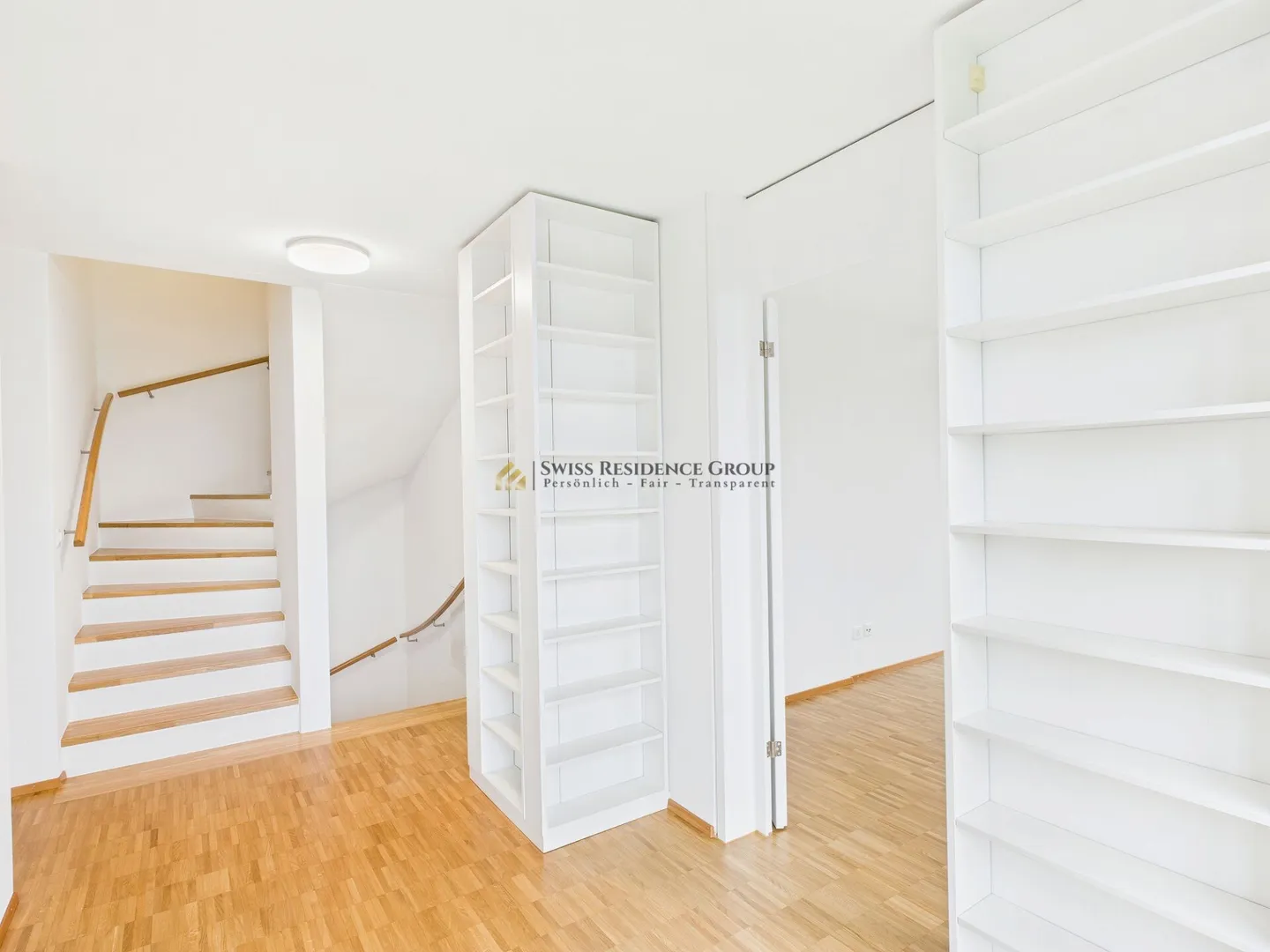 High-Quality Family Residence with Garden and Unobstructed View of Lake Greifen - Photo 7 of 18