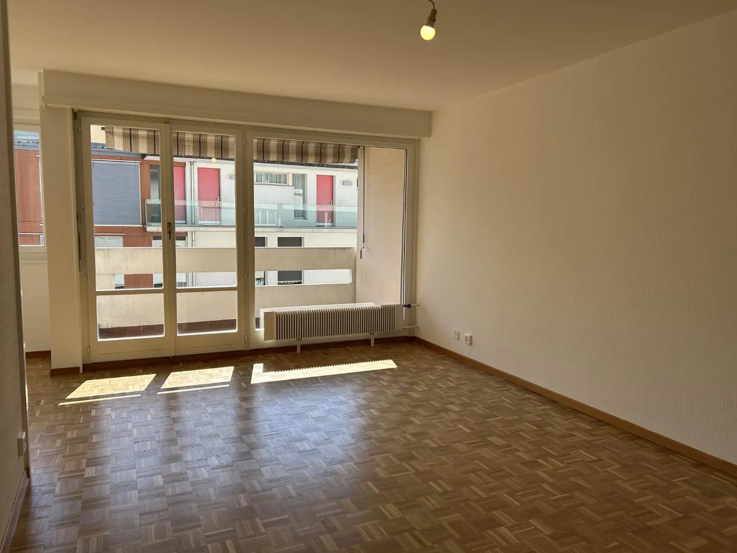 Refreshed 2.5 room apartment, 5th floor, approx. 55 m2 - Photo 2 of 5