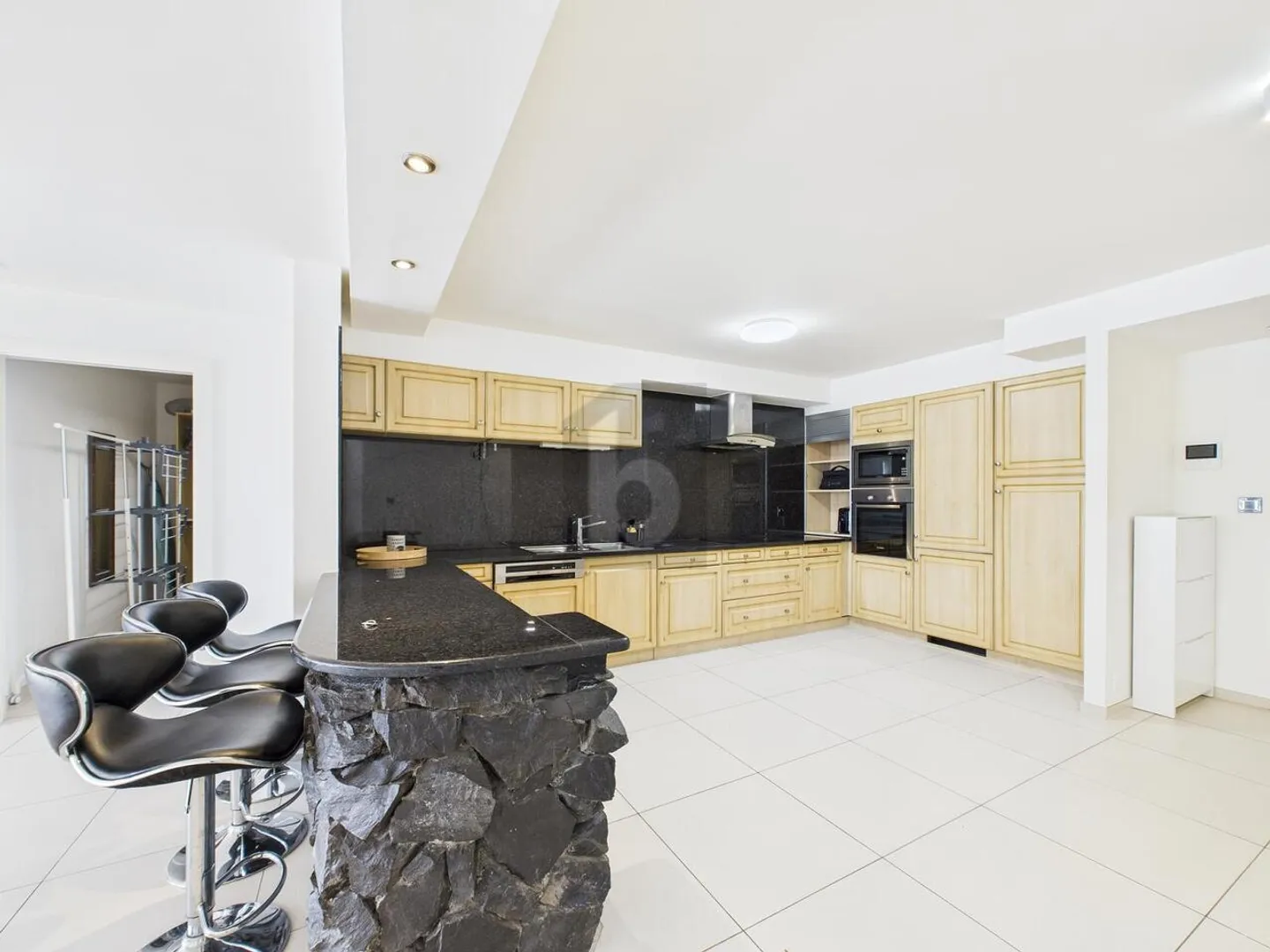 Appartement Charmant avec Vue sur le Lac - Photo 3 sur 6