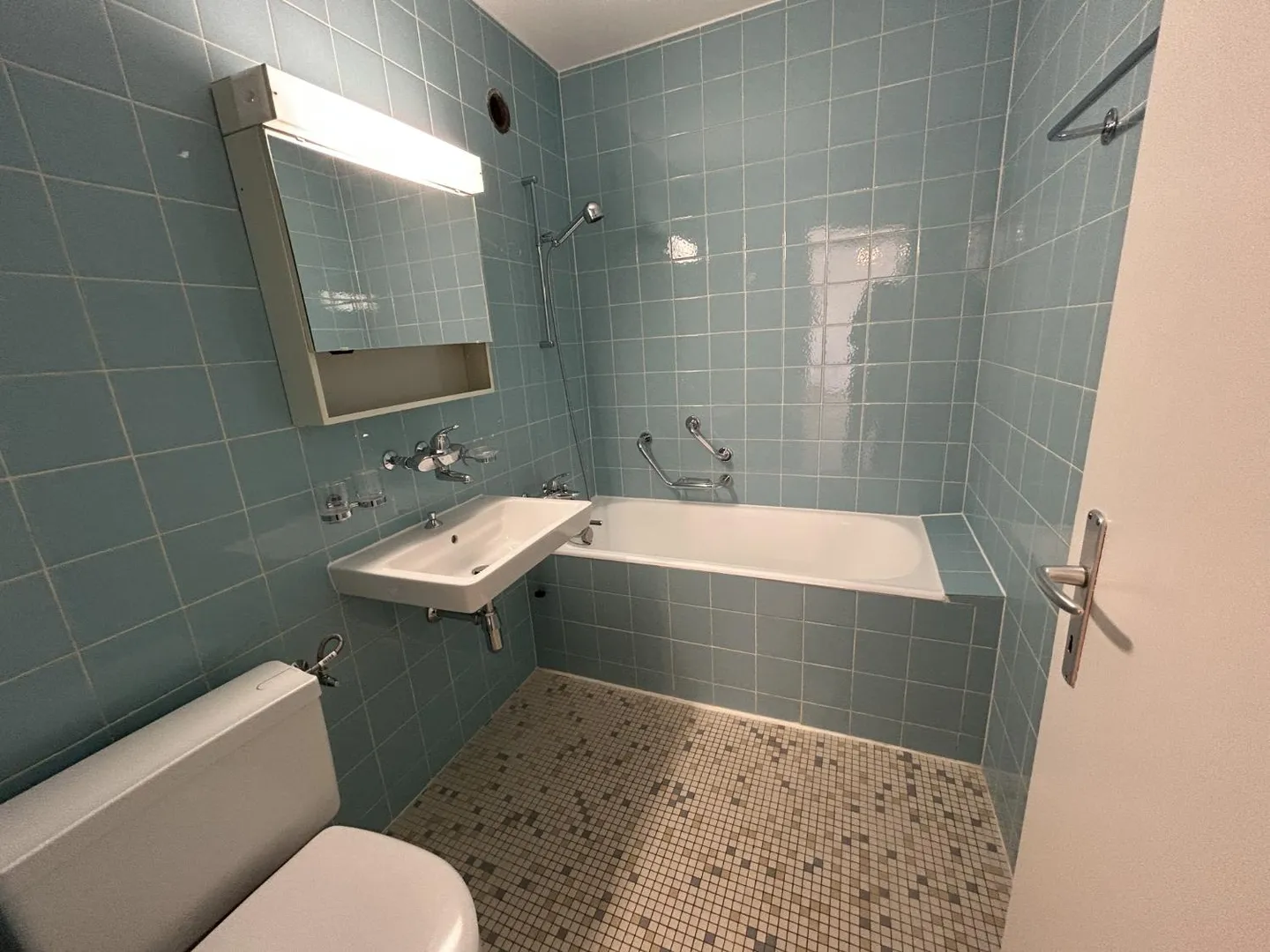 Refreshed 2.5 room apartment, 5th floor, approx. 55 m2 - Photo 4 of 5