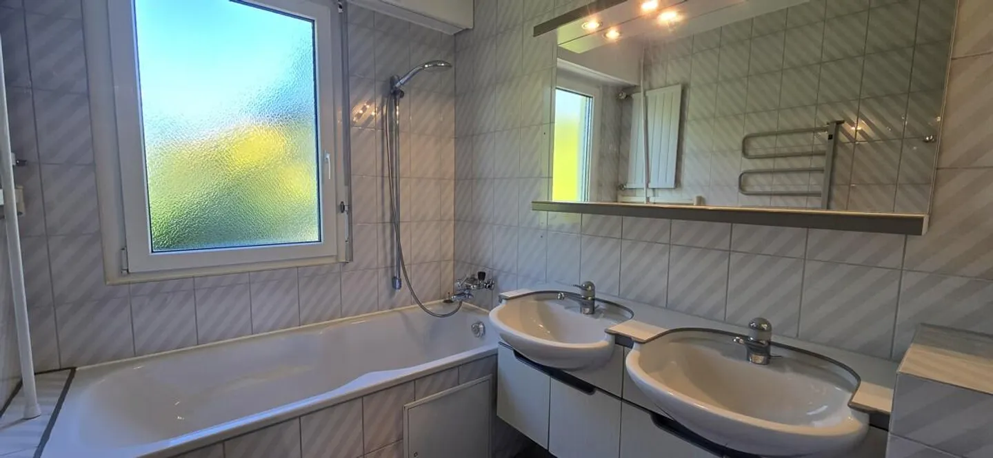 Appartement ensoleillé avec grand balcon - Photo 9 sur 12