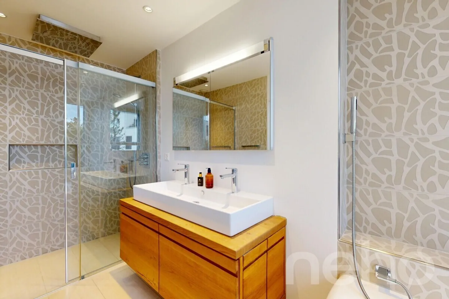 Maison de famille moderne en coin avec jardin ensoleillé - Photo 11 sur 12