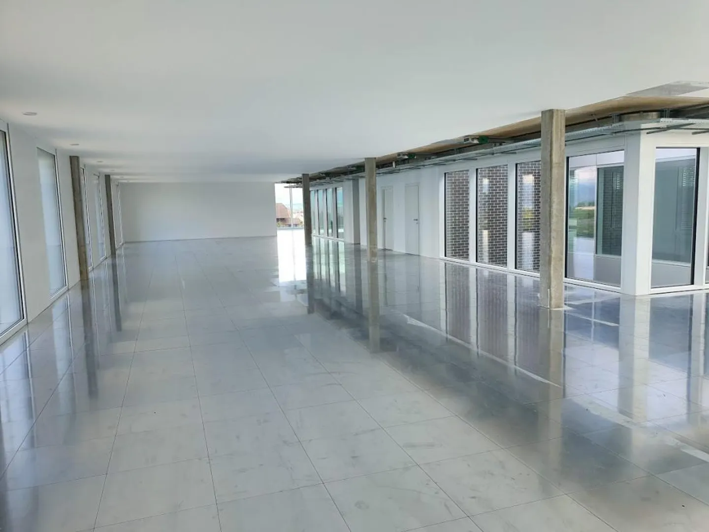 I tuoi uffici in affitto a Gland di 300 m2 - Foto 2 di 6