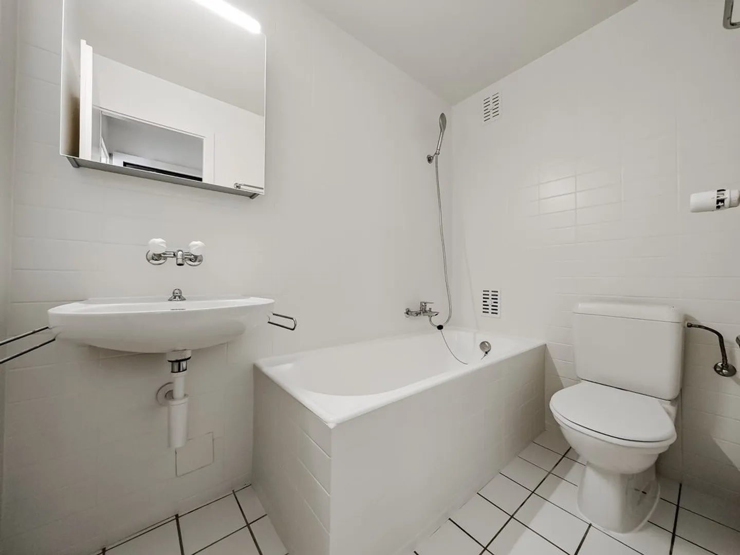 Studio Ristrutturato in Zona Tranquilla - Foto 3 di 4