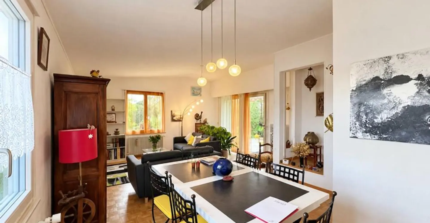 Villa individuelle avec un beau jardin à La Sarraz - Foto 3 von 12