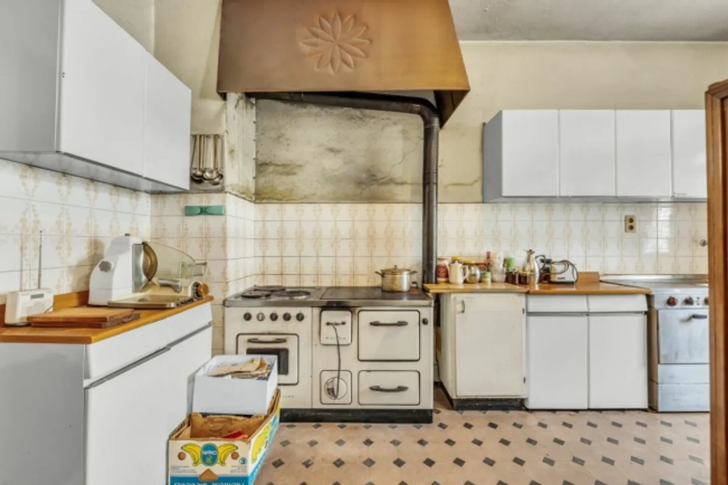 Historical Commercial and Residential Building - Photo 9 of 14