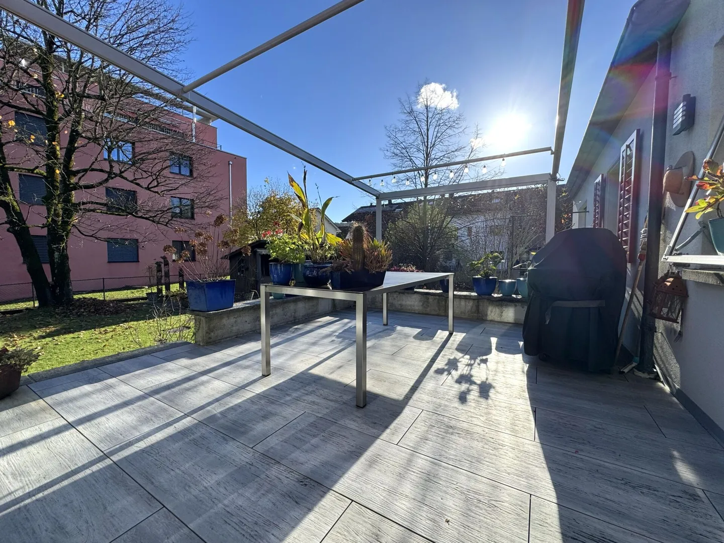 Casa unifamiliare ben tenuta di 6 1/2 stanze in vendita - Foto 2 di 17