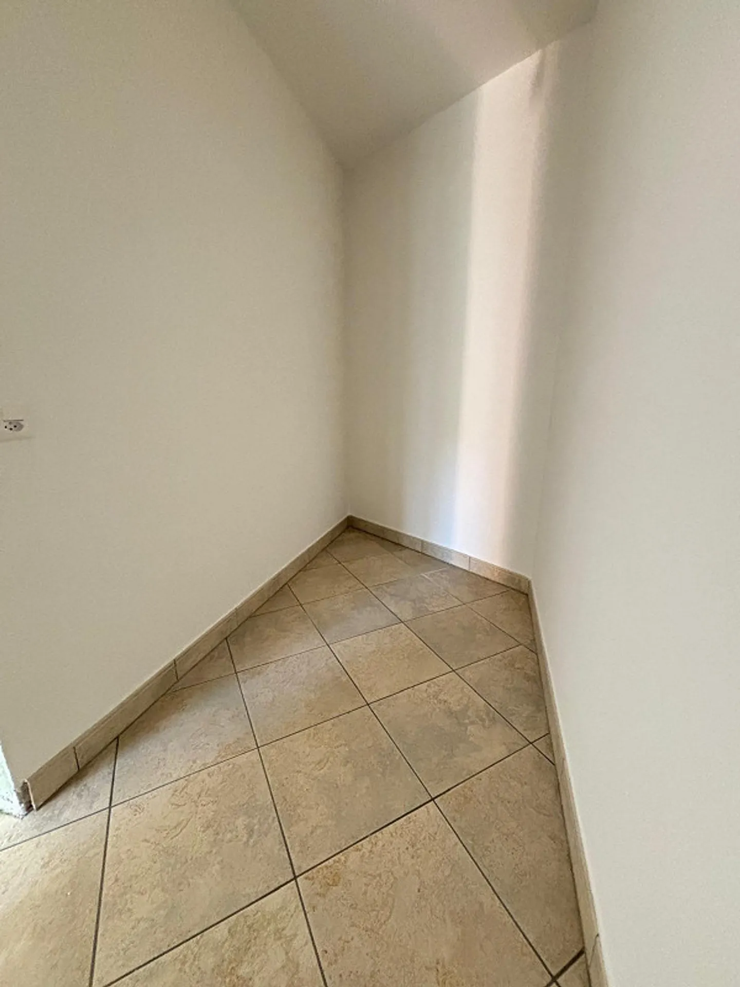 Accogliente bilocale al piano terra a Bellinzona - Foto 2 di 6