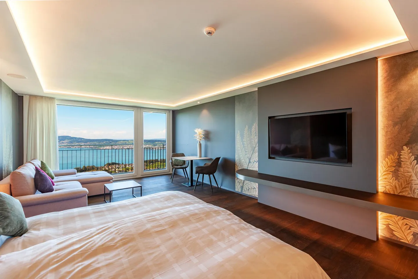 5-Star Living: Studio Apartment with Hotel Service and Wellness - Photo 2 of 19