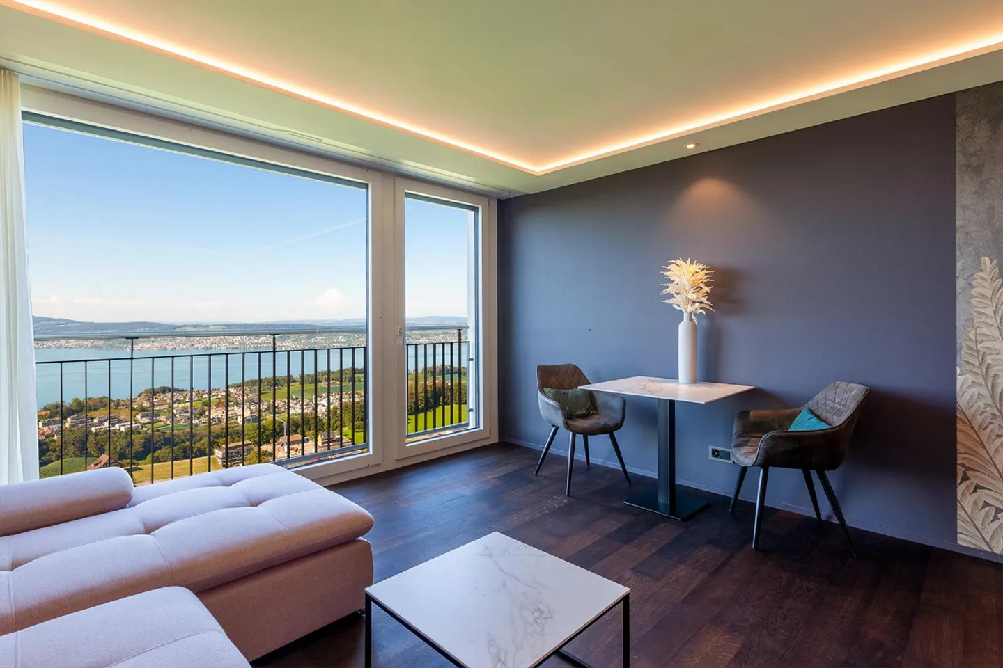 5-Star Living: Studio Apartment with Hotel Service and Wellness - Photo 3 of 19