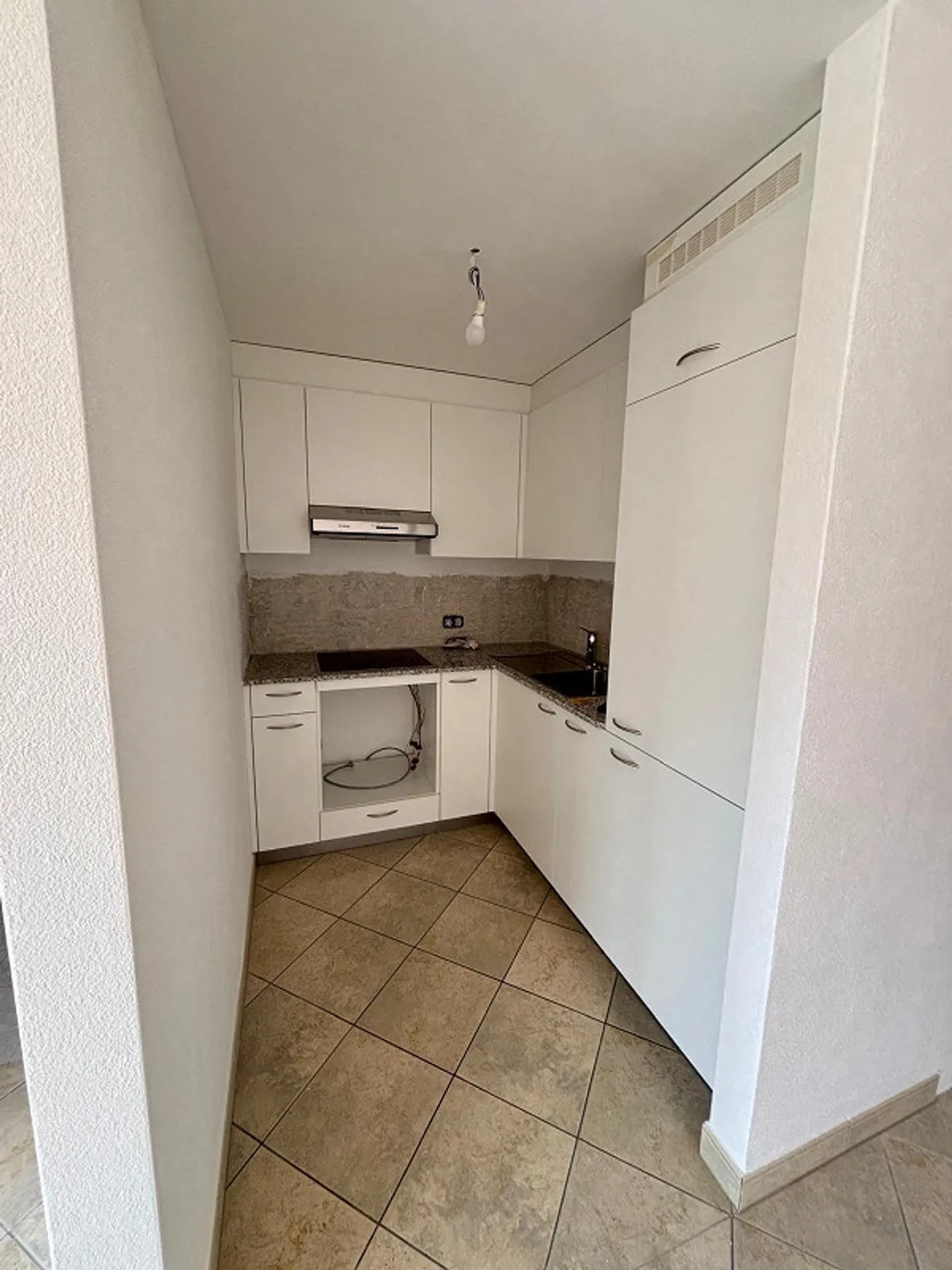 Accogliente bilocale al piano terra a Bellinzona - Foto 3 di 6